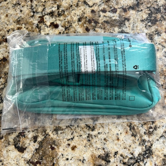 LULULEMON EVERYWHERE BELT BAG PARADISE GREEN - Picture 8 of 8